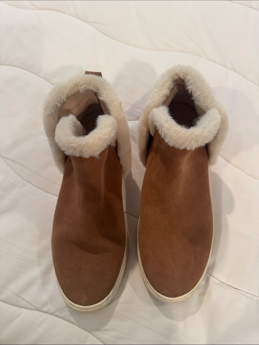 Birdies brown suede boots with faux fur inside.